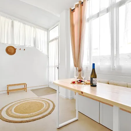 Relaxing Oasis For Digital Nomads With Pool Lägenhet