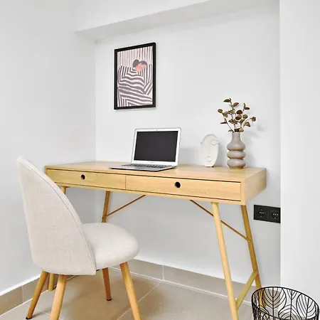 Relaxing Oasis For Digital Nomads With Pool Apartment *