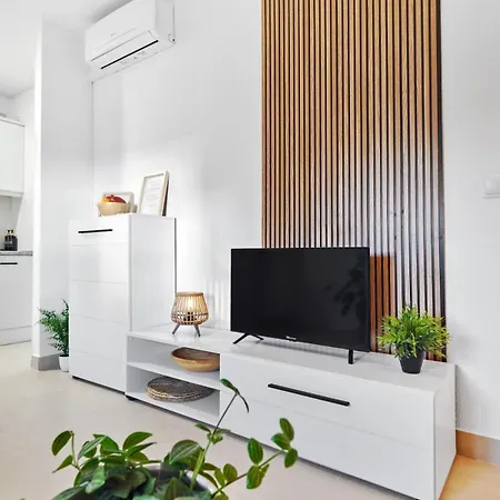 Relaxing Oasis For Digital Nomads With Pool Holiday home